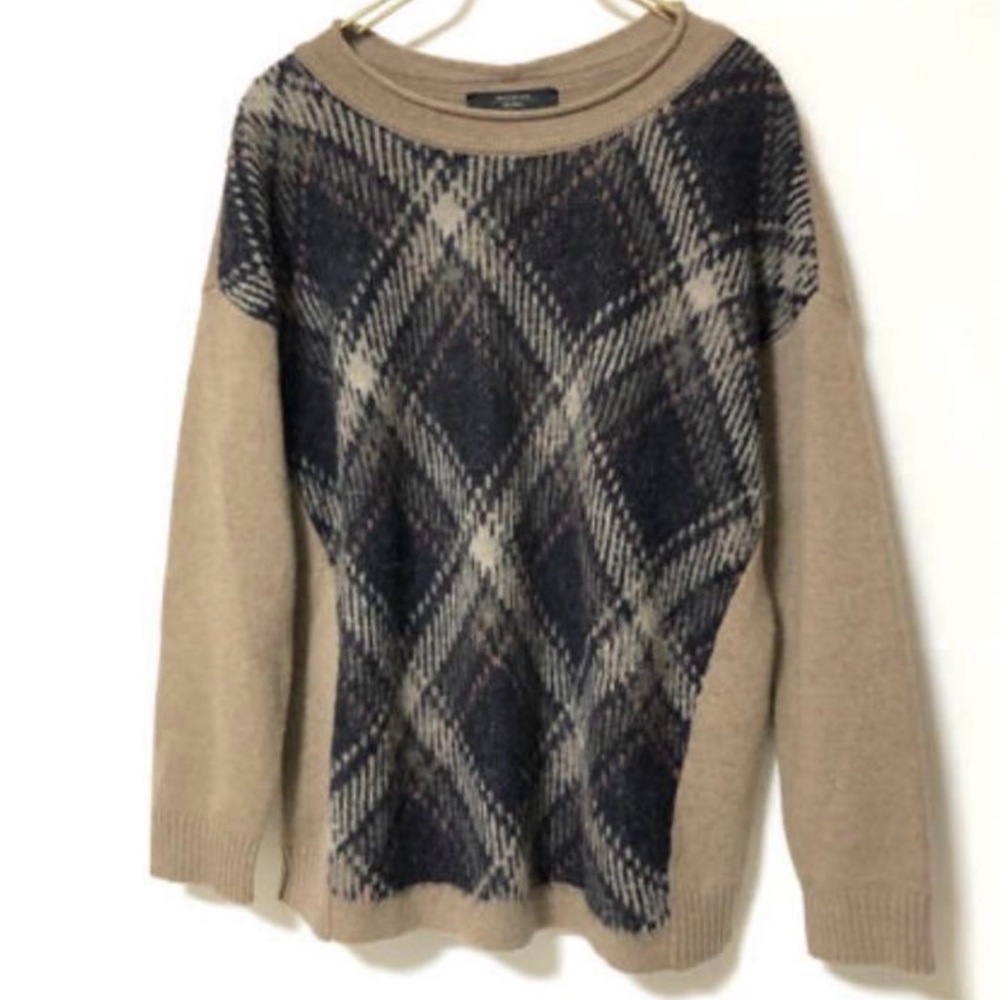 Gorgeous Max Mara Weekend wool sweater oversized. Stunning with leggings!